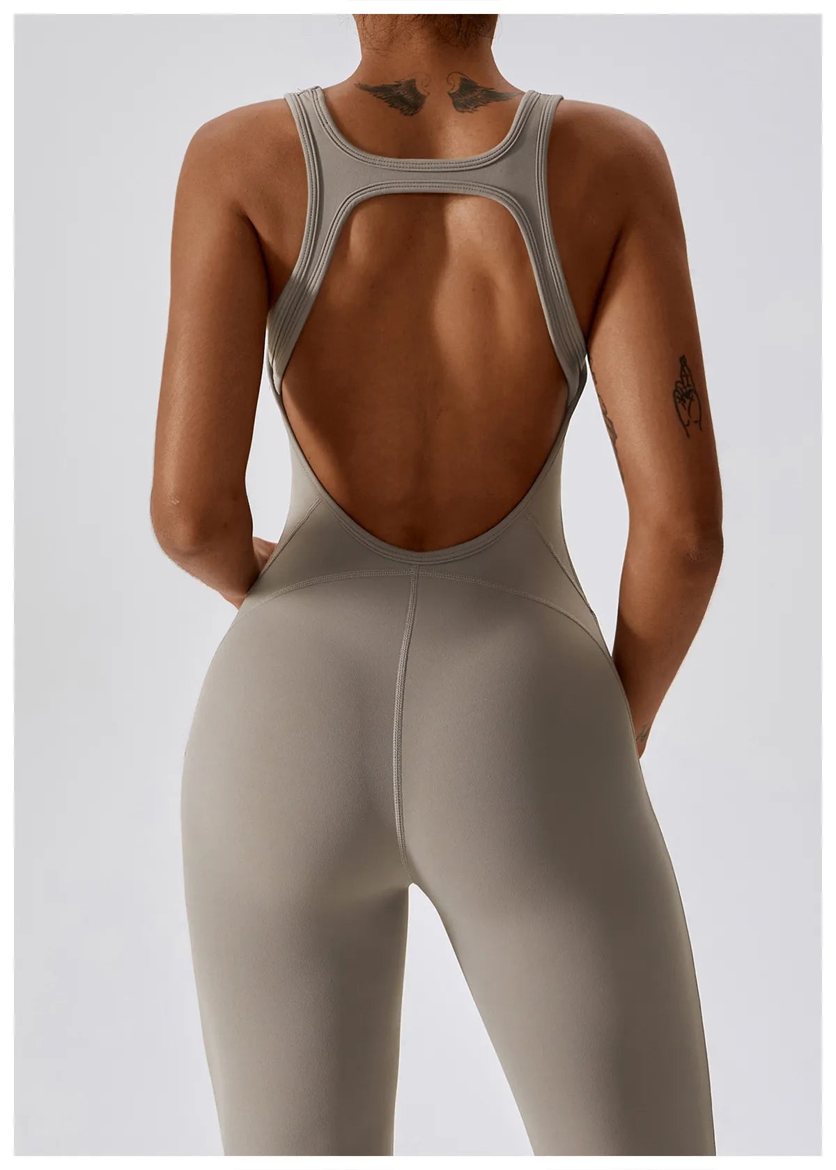 DV Shape | Ausgestellter Jumpsuit mit V-Rücken