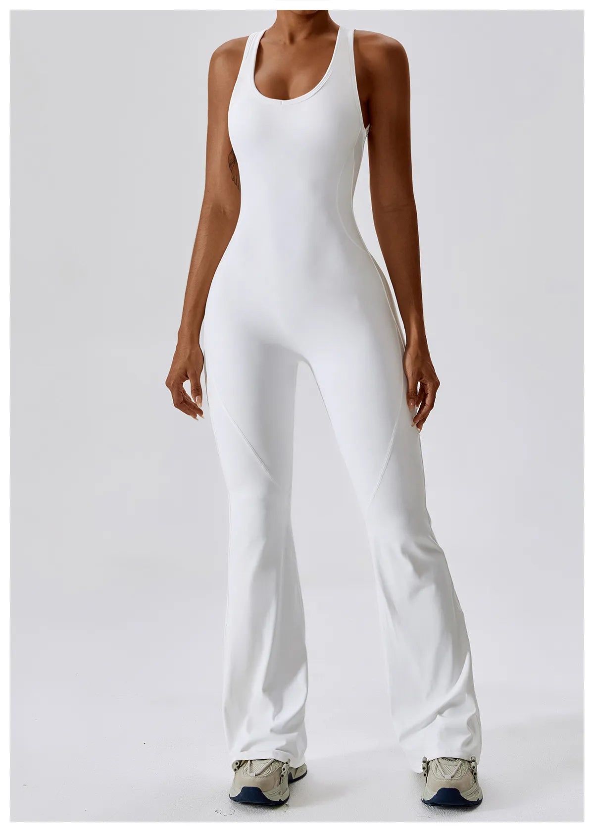 DV Shape | Ausgestellter Jumpsuit mit V-Rücken