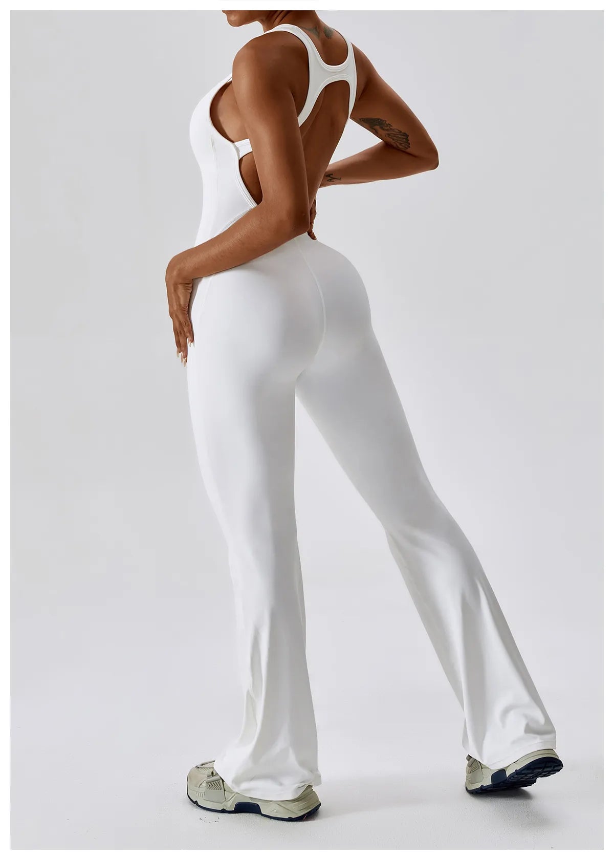 DV Shape | Ausgestellter Jumpsuit mit V-Rücken