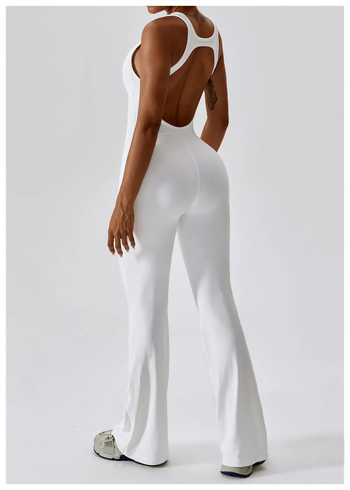 DV Shape | Ausgestellter Jumpsuit mit V-Rücken