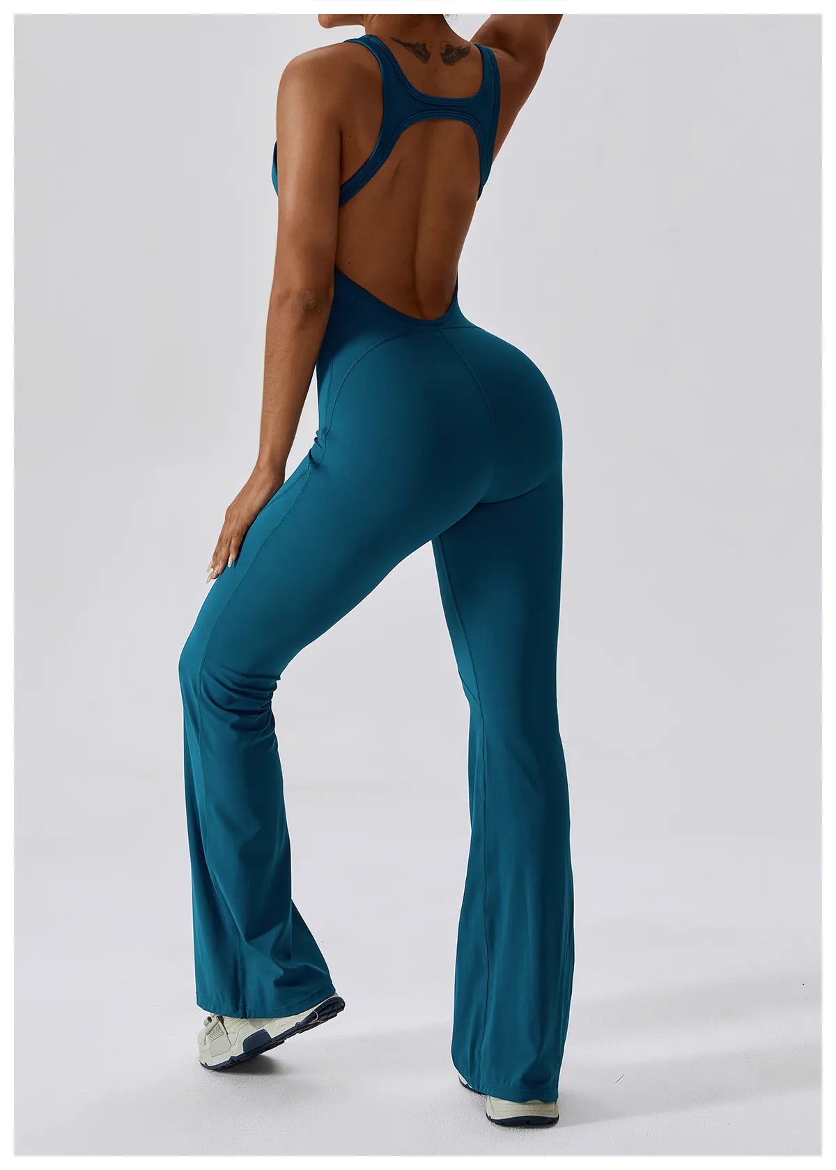 DV Shape | Ausgestellter Jumpsuit mit V-Rücken