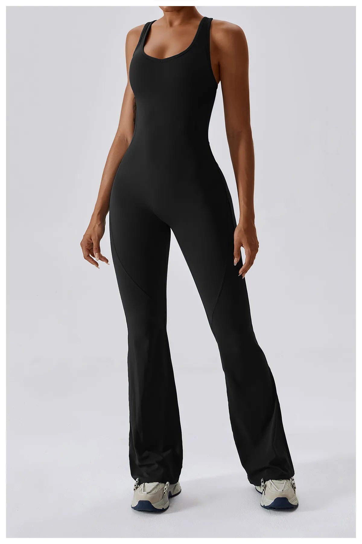 DV Shape | Ausgestellter Jumpsuit mit V-Rücken