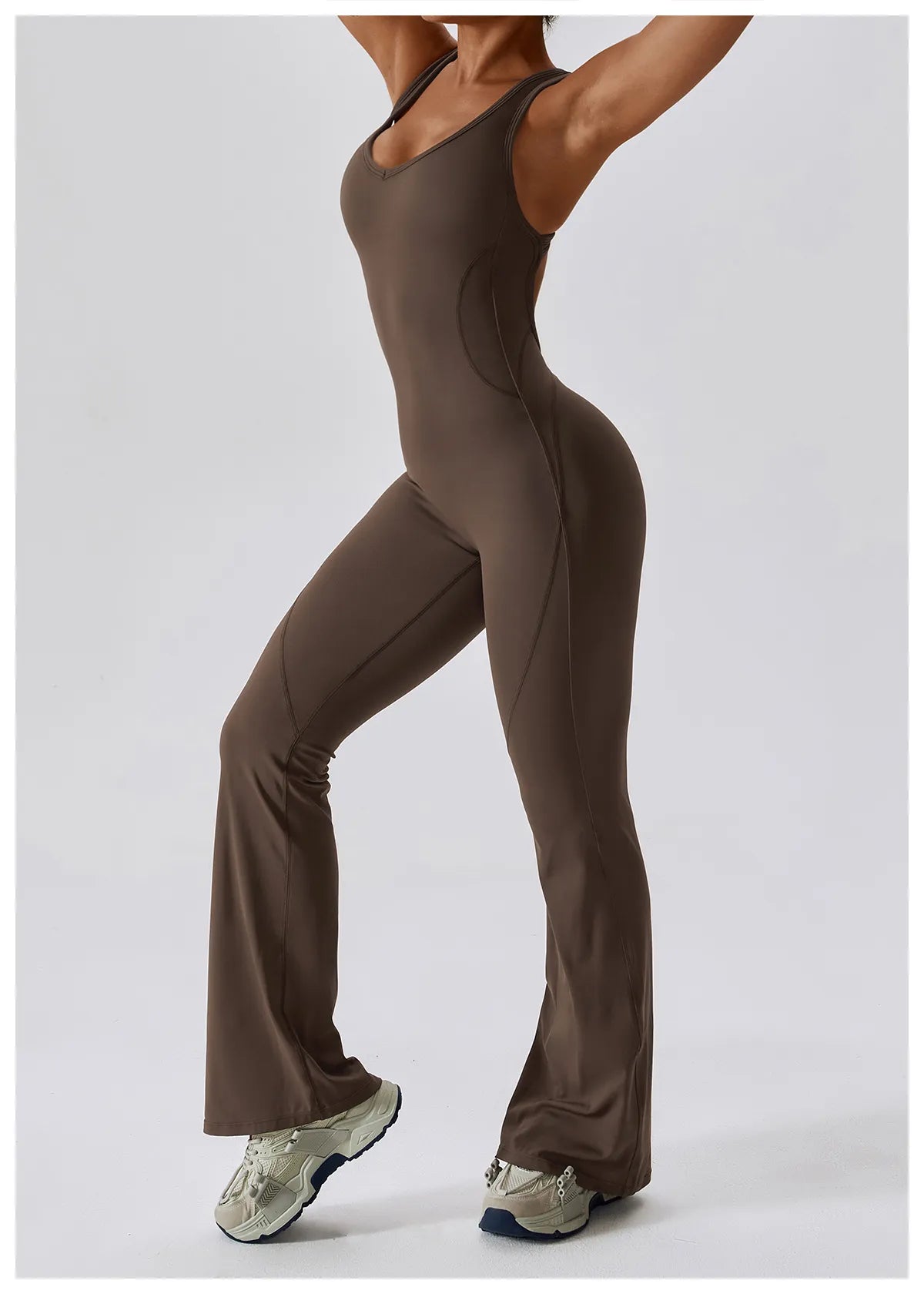 DV Shape | Ausgestellter Jumpsuit mit V-Rücken