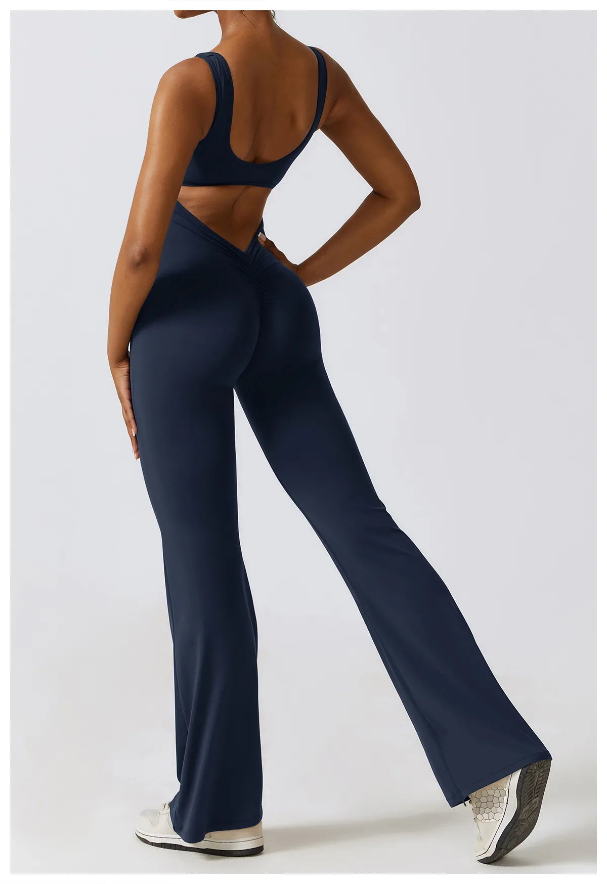 DV Shape | Ausgestellter Jumpsuit mit V-Rücken