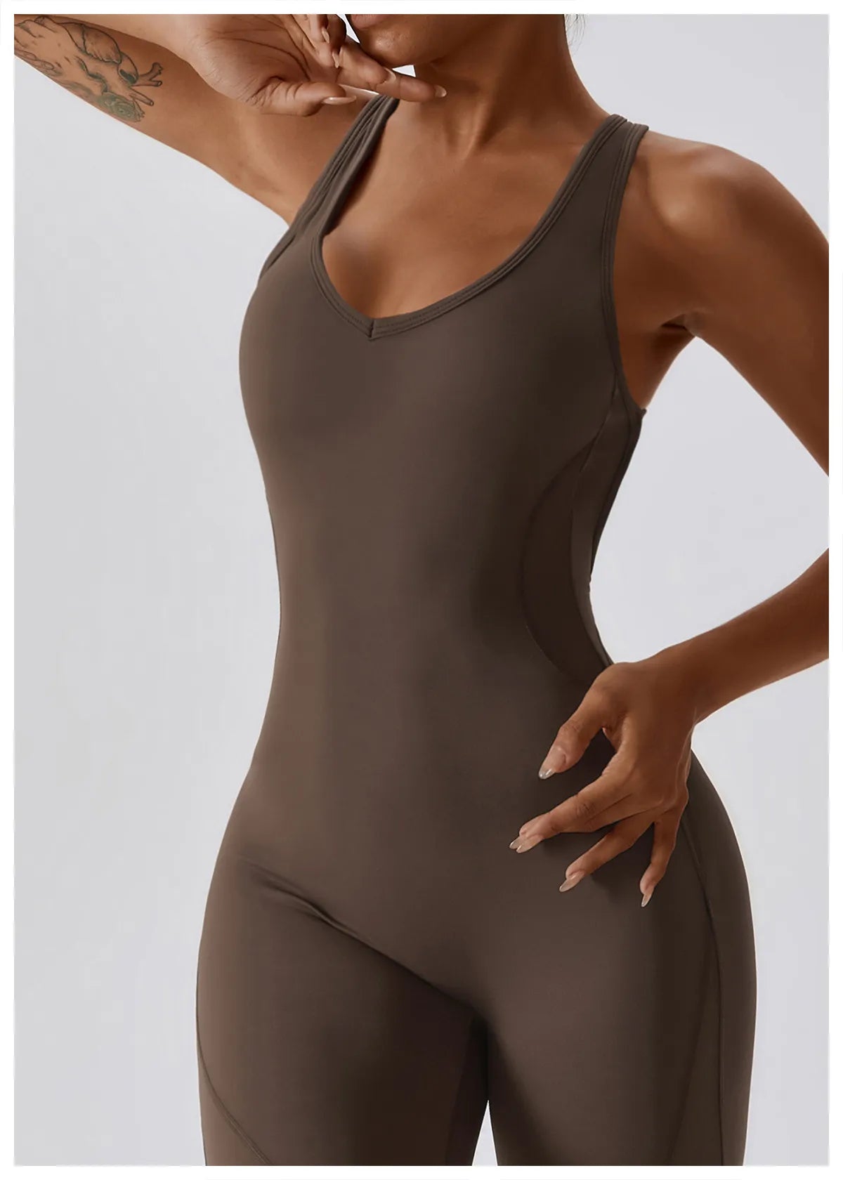 DV Shape | Ausgestellter Jumpsuit mit V-Rücken
