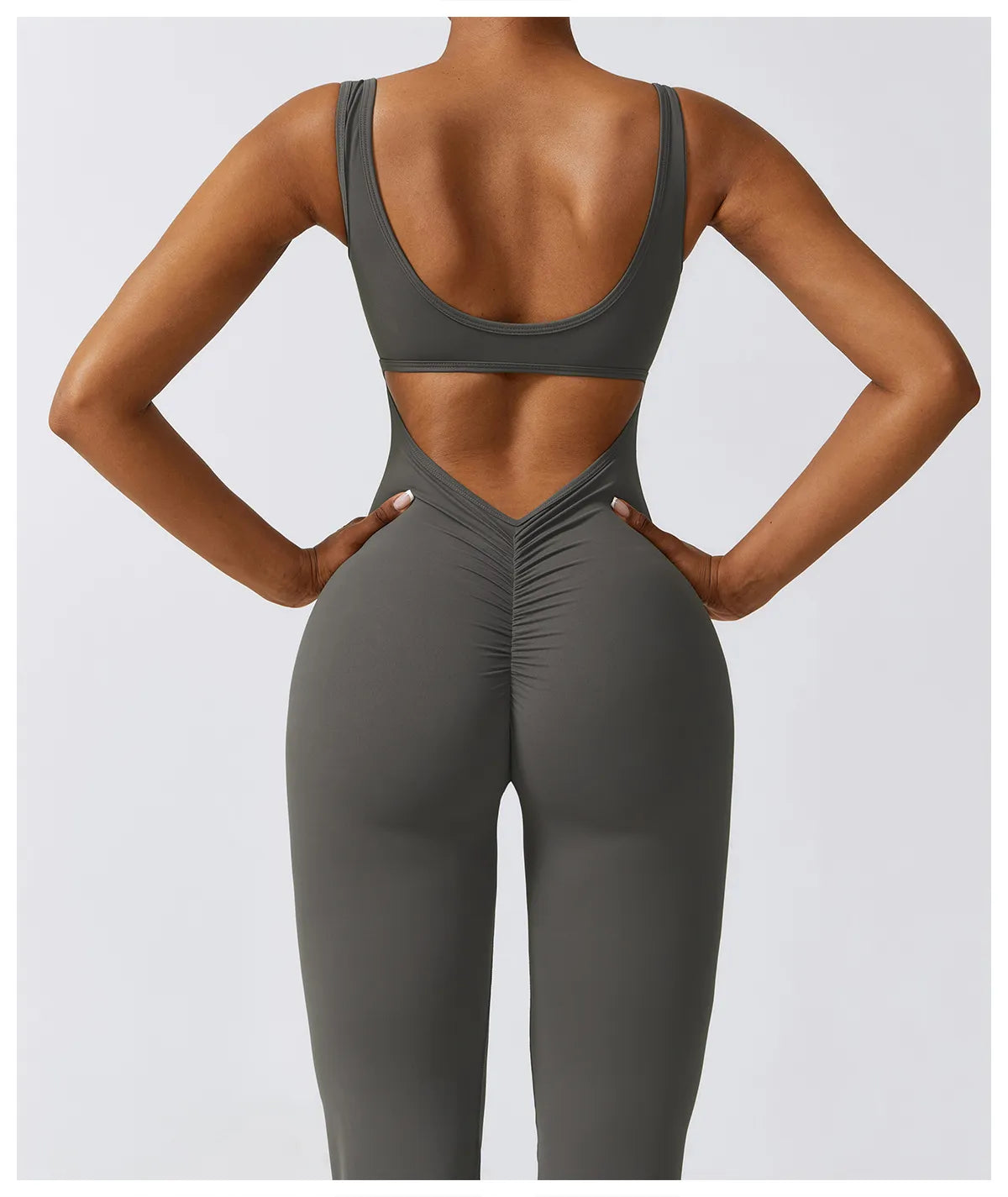 DV Shape | Ausgestellter Jumpsuit mit V-Rücken