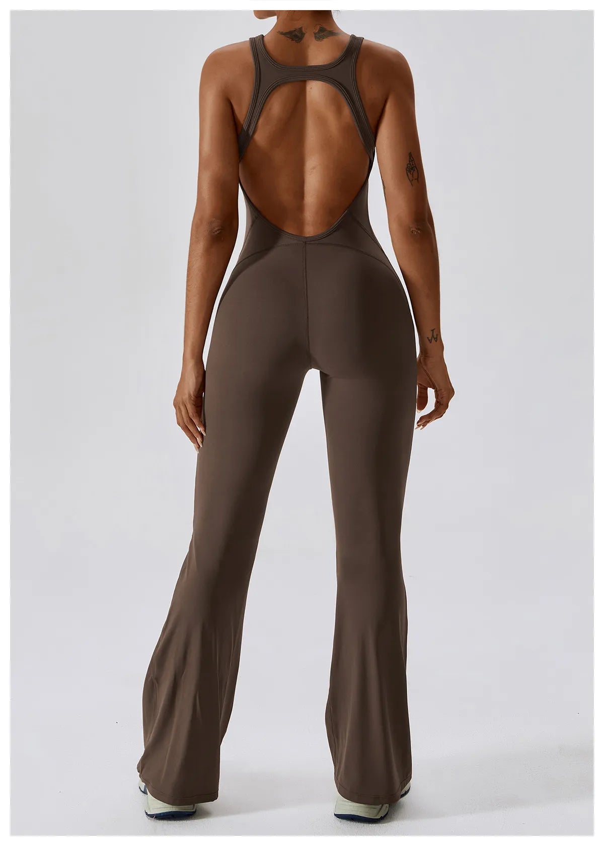 DV Shape | Ausgestellter Jumpsuit mit V-Rücken