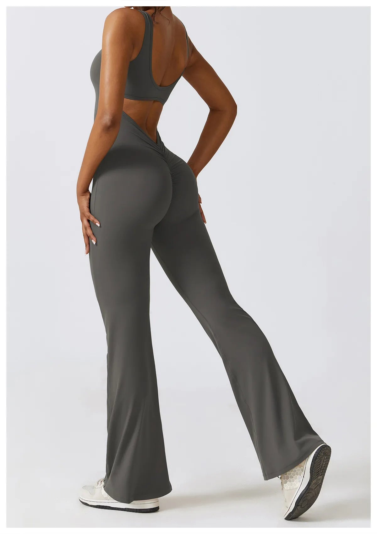 DV Shape | Ausgestellter Jumpsuit mit V-Rücken
